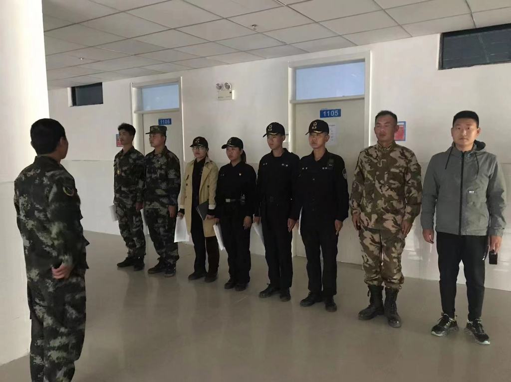 167.net必赢官网教官突击检查学生宿舍
