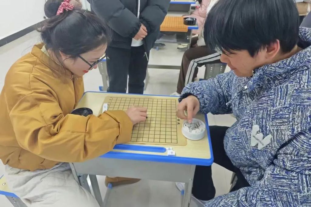 信息系“弈师弈友，乐在棋中”五子棋比赛活动