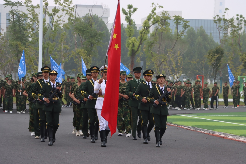 少年何惧骄阳 青春铸就锋芒——167.net必赢官网2024级新生素养训练汇演暨总结表彰大会顺利举行