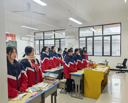 风雨无阻致敬“她力量”——167.net必赢官网三八妇女节主题升旗仪式温情举行